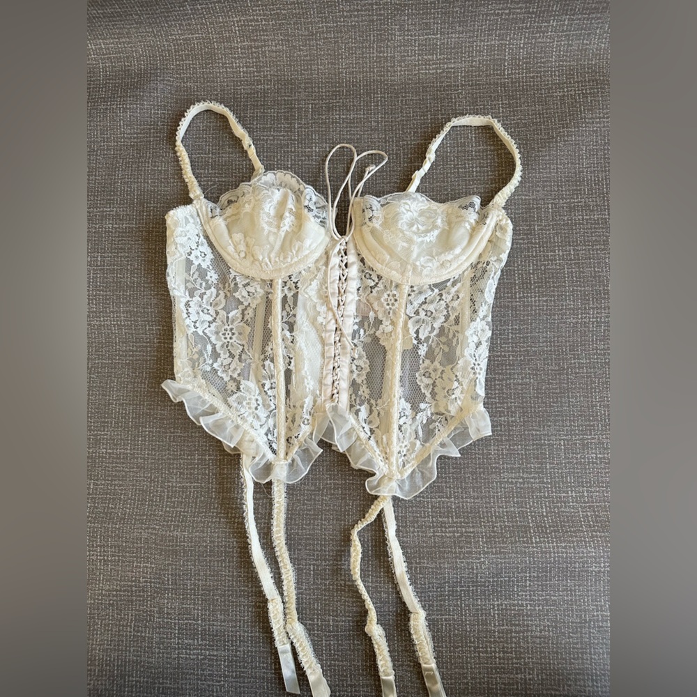 Victoria’s Secret Bustier Corset 36C White Sexy Lace Lingerie Busty Boned Bridal - Picture 13 of 14